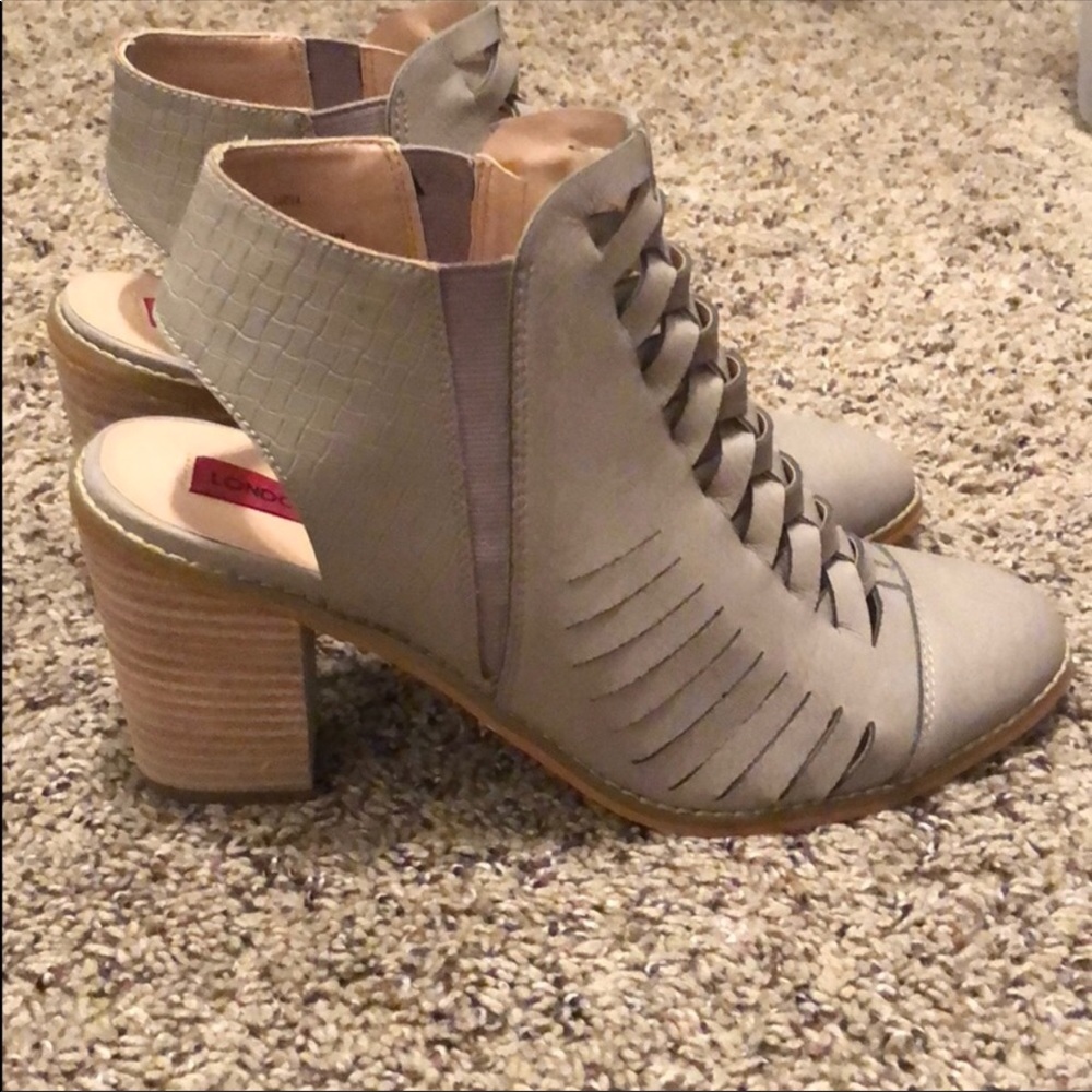 Cute cut out bootie! Perfect for Spring!